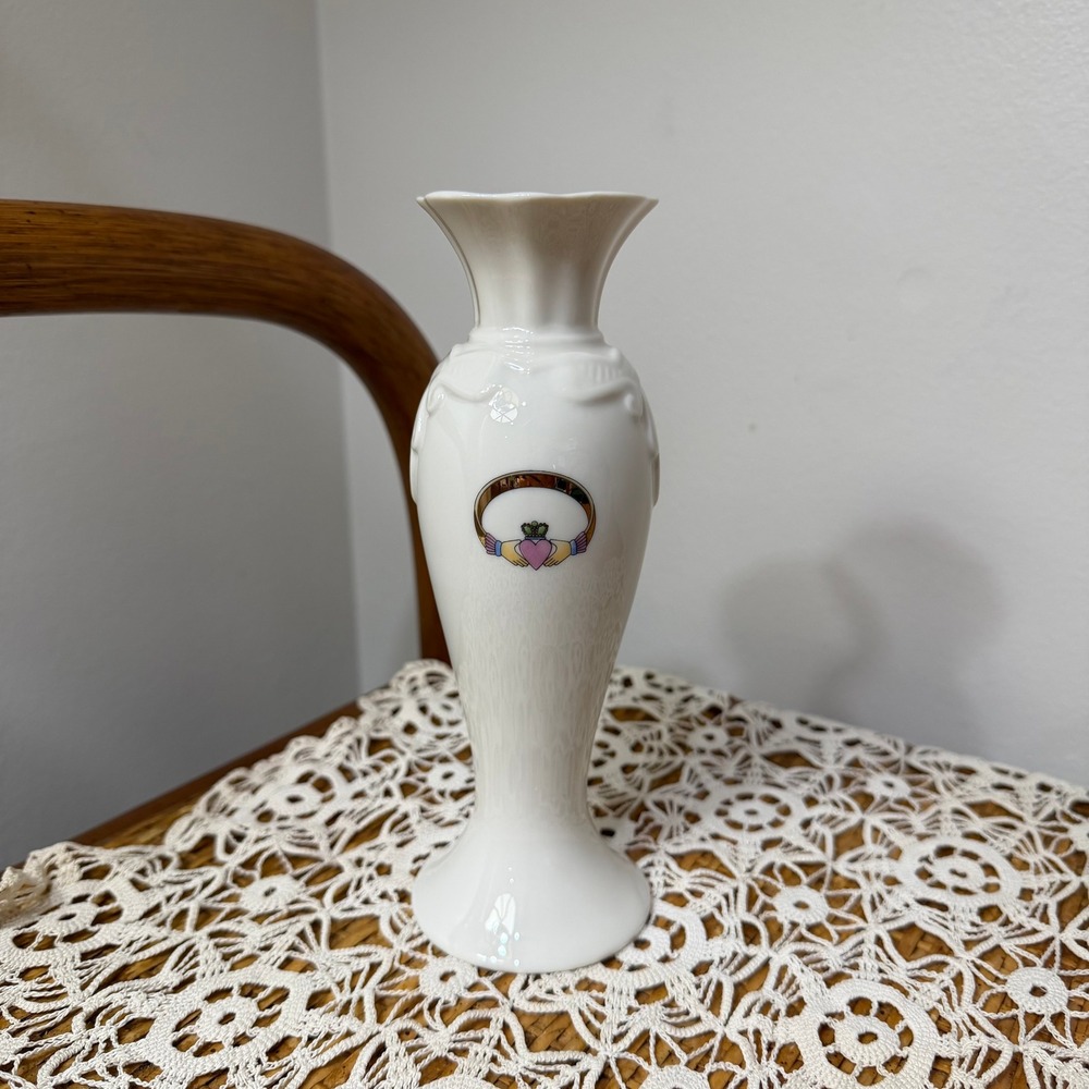 Donegal Parian China Claddagh Ring Bud Vase Ireland Millennium 2000 Ivory 8in